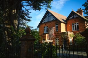 Best Neighbourhoods for Expats in Ireland: Schools, Safety & Amenities