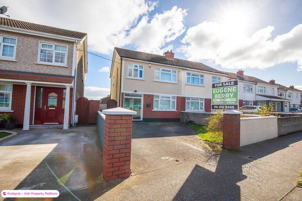 Eugene Berry: Semi-detached house for Sale in Clonshaugh, Dublin 17